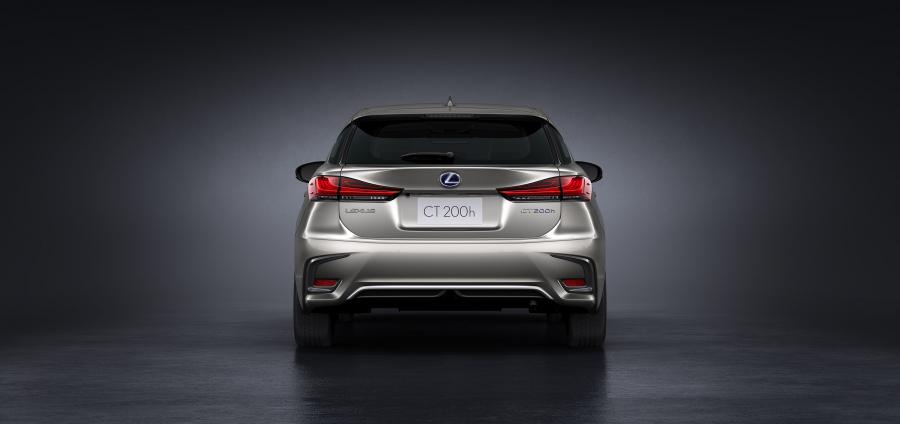  Lexus CT200h 2017 года  (WW) (фото 2 из 21)